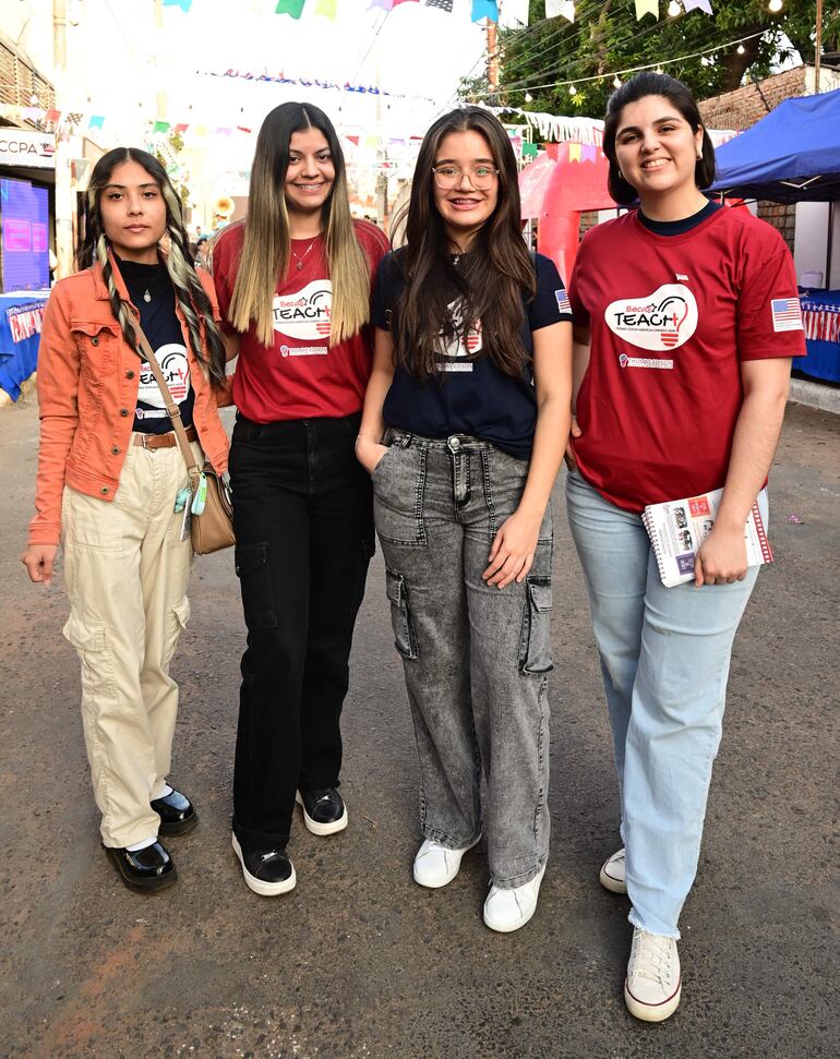 Virginia Prieto, Patricia Alcaraz, Camila Vera y Laura Pico.