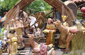 Los pesebres gigantes ya están listos y distribuidos por todo el centro de Areguá, llenando las calles de color, tradición y ese ambiente que anuncia la llegada de la Navidad.