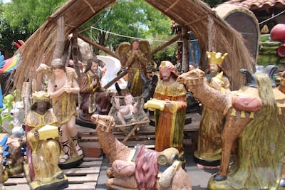 Los pesebres gigantes ya están listos y distribuidos por todo el centro de Areguá, llenando las calles de color, tradición y ese ambiente que anuncia la llegada de la Navidad.