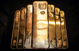 El precio del oro y la plata comienzan a descender, tras varios días marcando récord.