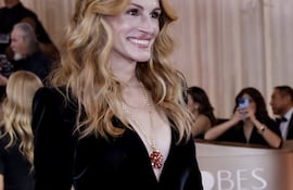 ¡Divina! Julia Roberts llegando a los Golden Globe Awards en el Beverly Hilton Hotel. (EFE/EPA/JILL CONNELLY)