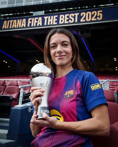 La jugadores española del FC Barcelona, Aitana Bonmatí Conca (27 años), por tercer año consecutivo galardonada con el premio The Best 2025 de la FIFA.