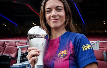 La jugadores española del FC Barcelona, Aitana Bonmatí Conca (27 años), por tercer año consecutivo galardonada con el premio The Best 2025 de la FIFA.