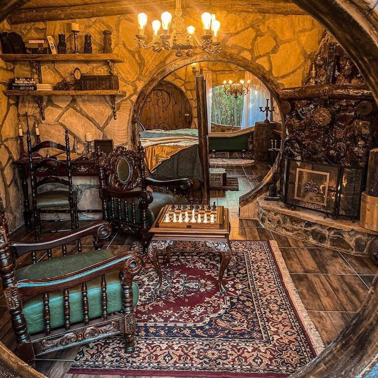 El  “Hobbit Róga”, se encuentra en el distrito de La Colmena.