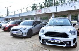 Autos Mini eléctricos y a combustión participaron del evento.