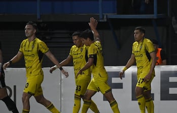 Festejo canario en Campo Grande tras un gran triunfo en el cierre de la tercera fecha del torneo Apertura.