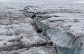 Grieta en el glaciar en la isla del Rey Jorge en la Antártida.