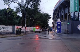 Imagen de inmediaciones del Defensores del Chaco, durante esta mañana de jueves. A las 20:00, la Albirroja enfrenta a su par uruguaya, en el marco de las Eliminatorias Sudamericanas.