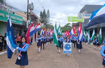 vdb Gran desfile estudiantil por los 181 años de fundación de Caaguazú