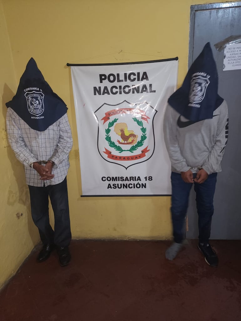 Capturan a dos hombres armados tras hurto de motocicleta