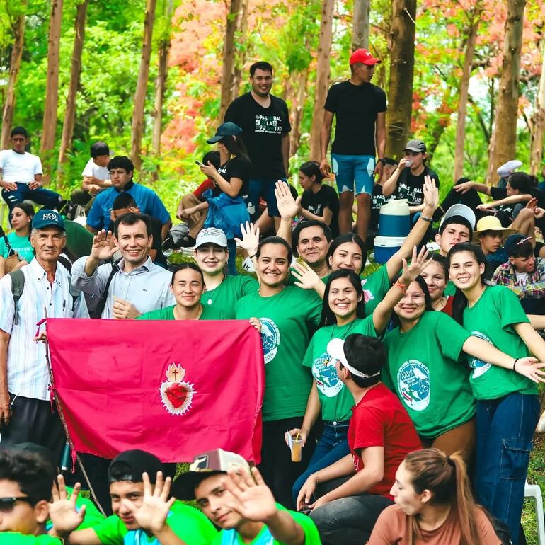 La fe y la devoción son el lazo que une a miles de jóvenes en este camino.