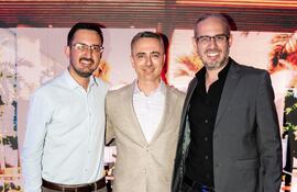 Luis Valenzuela, socio director de Harbor; Leandro Terruli, CEO de Avanza Desarrollos Inmobiliarios; y Julio Valenzuela, socio director de Harbor.