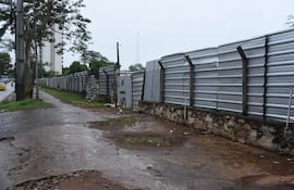 A cinco meses del derribo del Bosque de San Vicente, la construcción del supermercado mayorista no avanza.