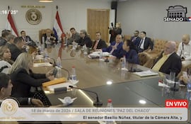 Reunión del ministro del MUVH, Juan Carlos Baruja con los senadores.