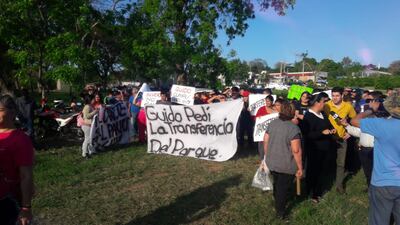 Movilización por el conflicto de 41 hectáreas que se pretenden utilizar para parque de la salud en Lambaré.