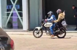El violento asalto ocurrió frente a los militares del Área Naval del Este.