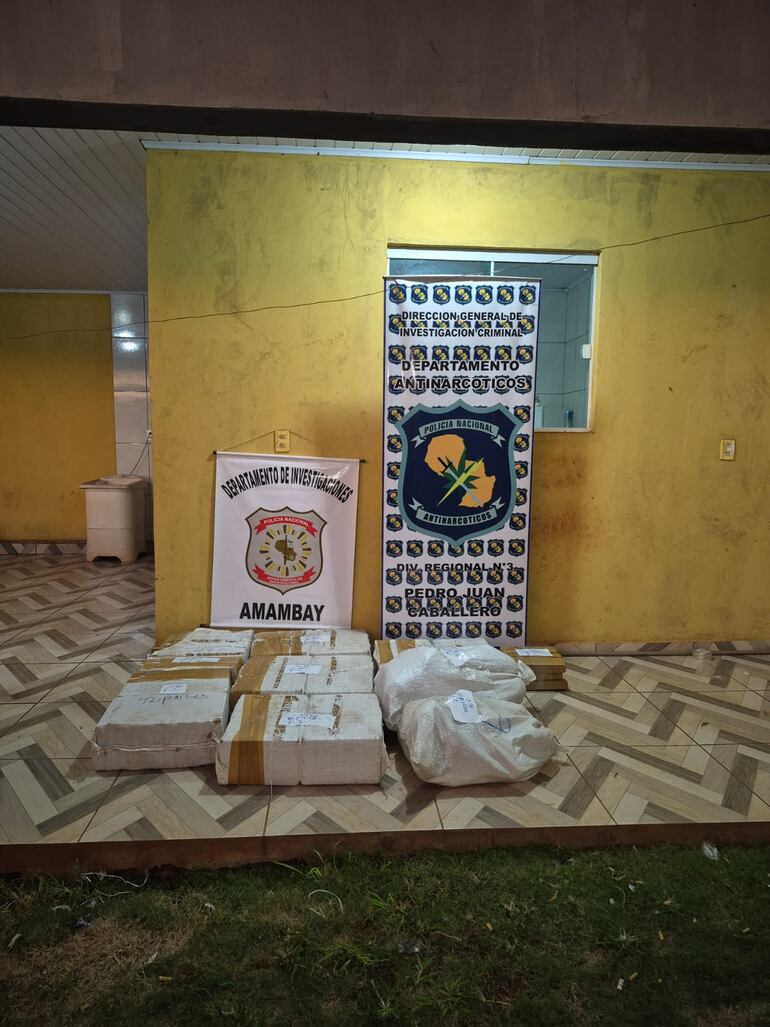 La droga incautada totalizó 232 kg, entre marihuana prensada y marihuana picada.