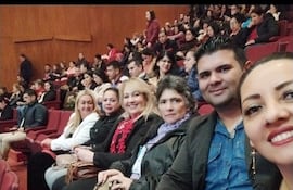 La cuestionada enfermera, Carmen Escobar, segunda de la izquierda, durante el congreso realizado los días 23 y 24 de mayo.