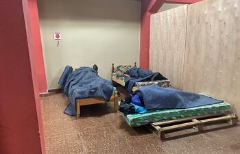 Albergue en San Lorenzo recibe a 17 personas durante madrugada fría