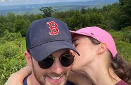 Romántica parejita, Chris Evans y Alba Baptista. (Captura de la historia de Instagram de Chris Evans)