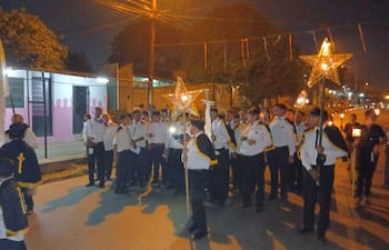Los Estacioneros de la Capilla San Antonio y de la Capilla Virgen del Rosario de San Lorenzo Reducto realizaron el tradicional kurusú Ñuguaití.