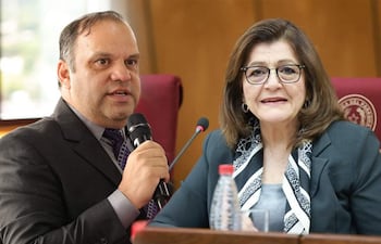 El senador Mario Varela y Blanca Ovelar, de Colorado Añetete.