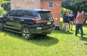 La camioneta incautada por los intervinientes durante el allanamiento.