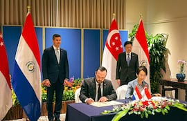 La firma del acuerdo de implementación, sobre créditos de carbono fue formalizada por el ministro del Ambiente, y Desarrollo Sostenible de Paraguay, Rolando De Barros Barreto, y Grace Fu, ministra de Sostenibilidad y Medio Ambiente y ministra a Cargo de Relaciones Comerciales de Singapur.