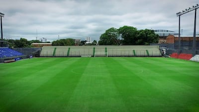 Así luce la nueva gradería del sector Norte del estadio Arsenio Erico, la que fue inaugurada oficialmente la noche del lunes y se comenzará a utilizar a partir de la disputa del Apertura.