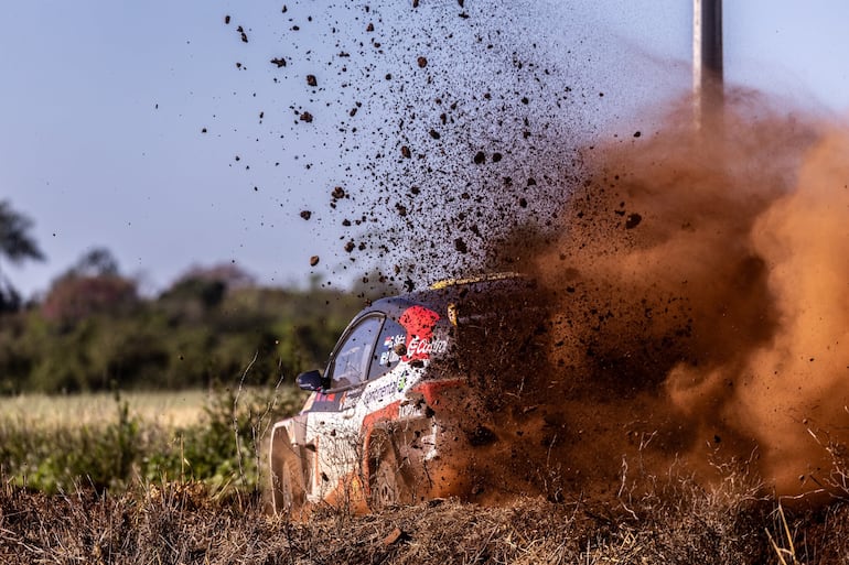 Con un extraordinario clima, las máquinas empezaron a derrapar en el departamento de Itapúa en el Sunday Test.