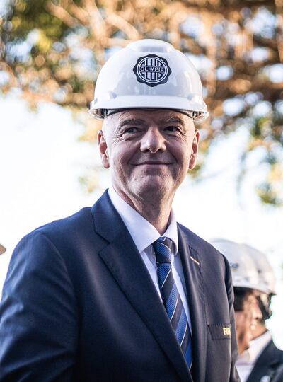 El presidente de la FIFA Gianni Infantino visitó este jueves la sede del Club Olimpia donde se está construyendo el nuevo estadio.