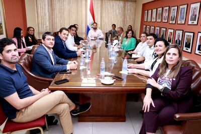 El ministro Ángel Barchini se reunió con los miembros de la Comisión Permanente del Congreso Nacional.
