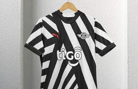 Puma Store presentó la camiseta para el equipo gumarelo.