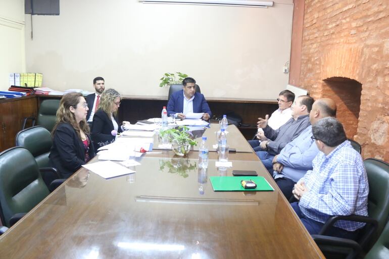 Representantes de importadores de autos usados, ayer en la reunión en la Comisión de Asuntos Económicos.