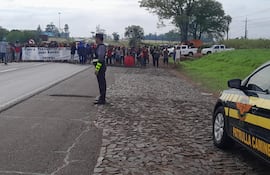 Los nativos cerraron la ruta PY02 en el km 229, zona J. Eulogio Estigarribia.