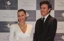 “Pampita “Ardohain y Roberto García Moritán