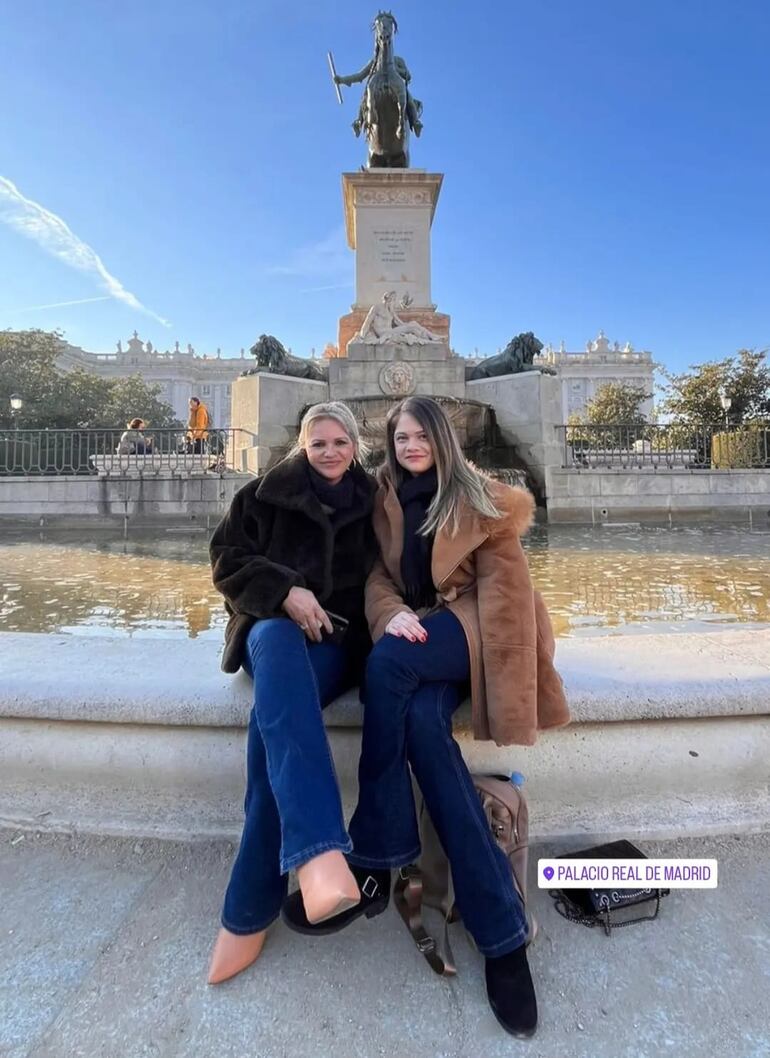 Adela Mercado y Fátima Fernández en Madrid. (Instagram/Adela Mercado)