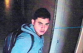 El que sería el hacker paraguayo prófugo Elías Abel Ortiz Insfrán, en el hotel Armele, donde fueron recuperados los celulare iPhone robados.