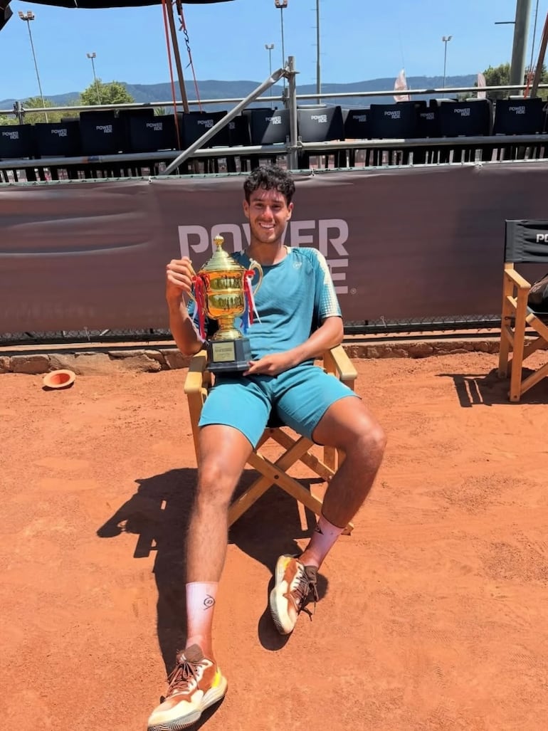 El descanso del guerrero, tras una semana complicada, con gripe incluida, Dani se tomó unos minutos de pausa, pero con la misión cumplida.