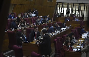 Una vez más cartistas bloquean pedido de informes a su aliados gobernadores e intendentes.