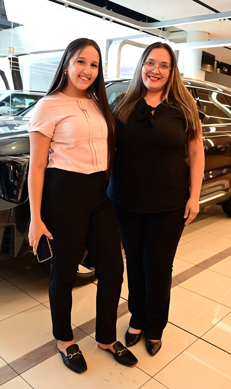 Leila Ovelar y Beatriz Chávez.