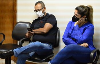 Roberto Osorio Romero, ex suboficial de Policía; y Ada Liz Da Rosa Franco, esposa del ex uniformado; condenados a 8 años y 4 años y medio de cárcel por enriquecimiento ilícito y lavado de dinero.