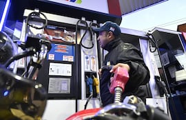 El economista estimó un aumento de entre 20% y 25% solo en el costo directo del combustible. Foto: ABC Color.