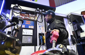 El economista estimó un aumento de entre 20% y 25% solo en el costo directo del combustible. Foto: ABC Color.