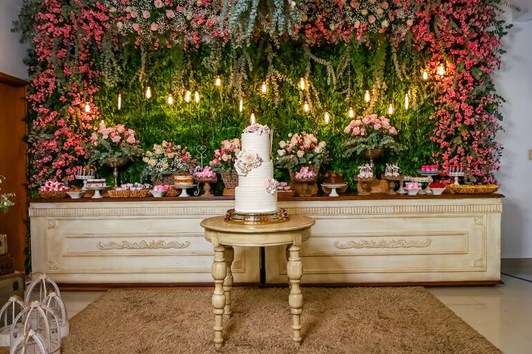 Las flores naturales se destacaron en la decoración.