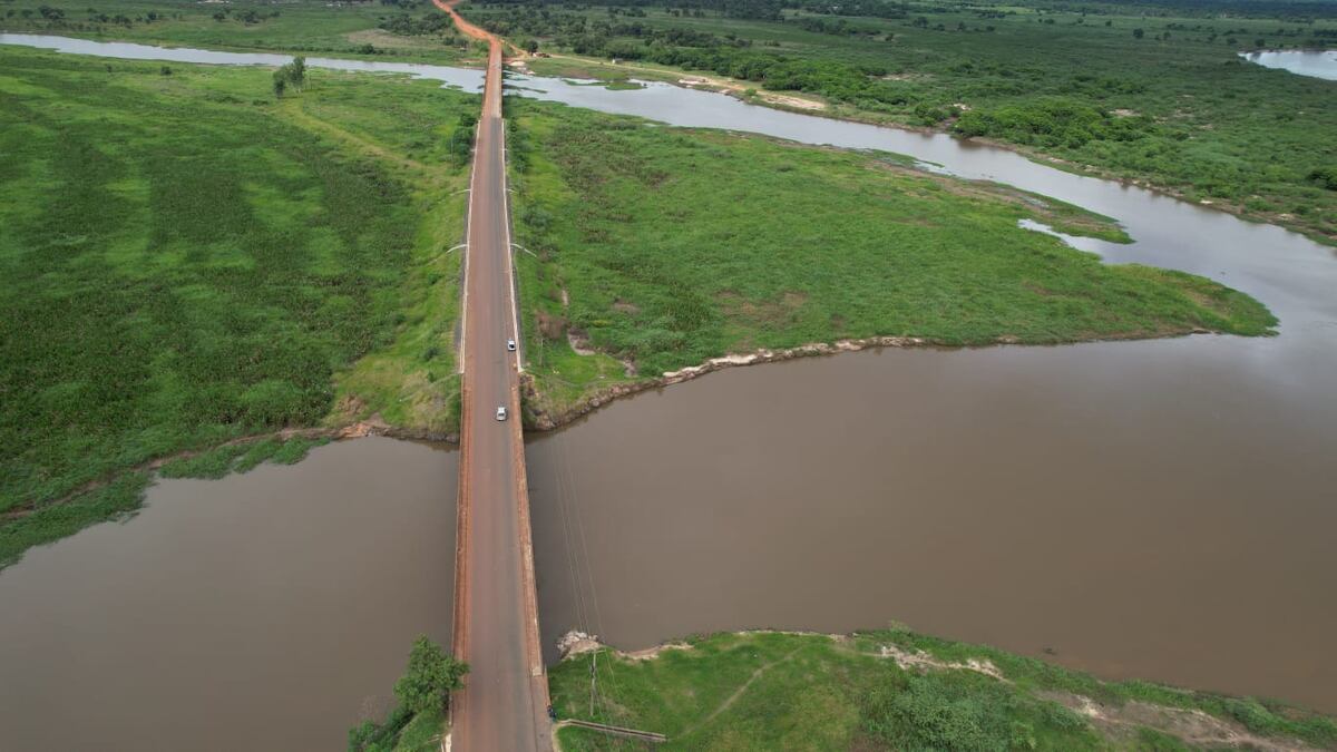 Puente sobre el Jejuí sigue en riesgo y lamentan desinterés de las autoridades