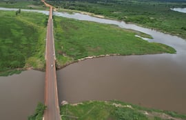 Puente sobre el Jejuí sigue en riesgo y lamentan desinterés de las autoridades