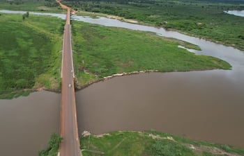 Puente sobre el Jejuí sigue en riesgo y lamentan desinterés de las autoridades