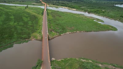 Puente sobre el Jejuí sigue en riesgo y lamentan desinterés de las autoridades