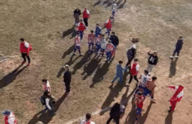 Pelea entre jugadores e hinchas terminó con un uniformado herido